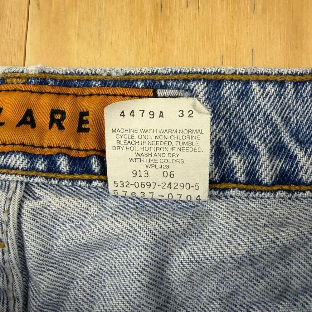 Vintage 1997 Levi’s SilverTab Flare Jeans – Light Blue Washed – Size 9